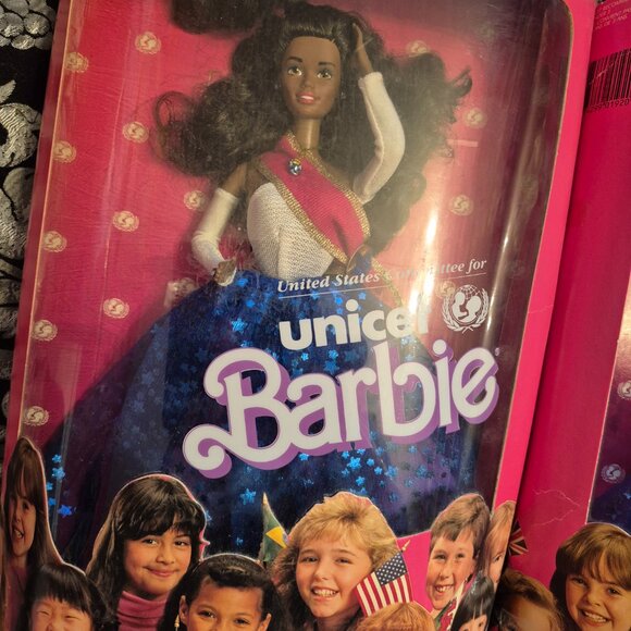Set of 3 Unicef 1989 Barbies in Box - Picture 4 of 8
